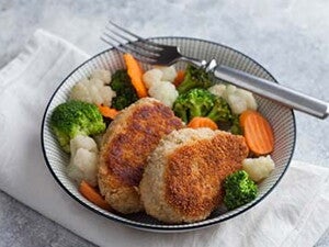 קבבוני דג, כרובית וברוקולי מאודים ותפוחי אדמה 