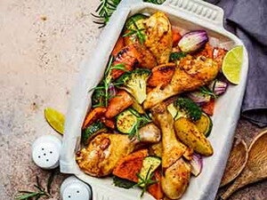 עוף מבושל עם בצל, בטטה וקישוא