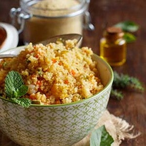 מרק ירקות, קוסקוס ועוף 