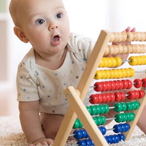 צעצועים וחפצים - מגיל 6 חודשים