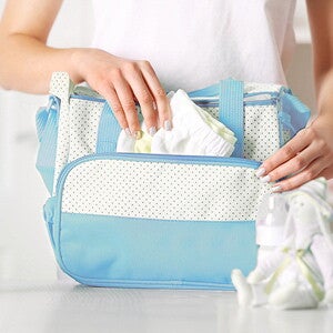 תיק החתלה וכל הדברים שמכניסים לתוכו