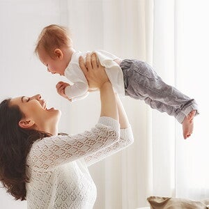 איך לעזור אחרי לידה