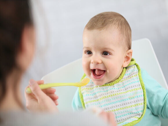 טעימות לתינוק - אכילה נכונה מהכפית הראשונה